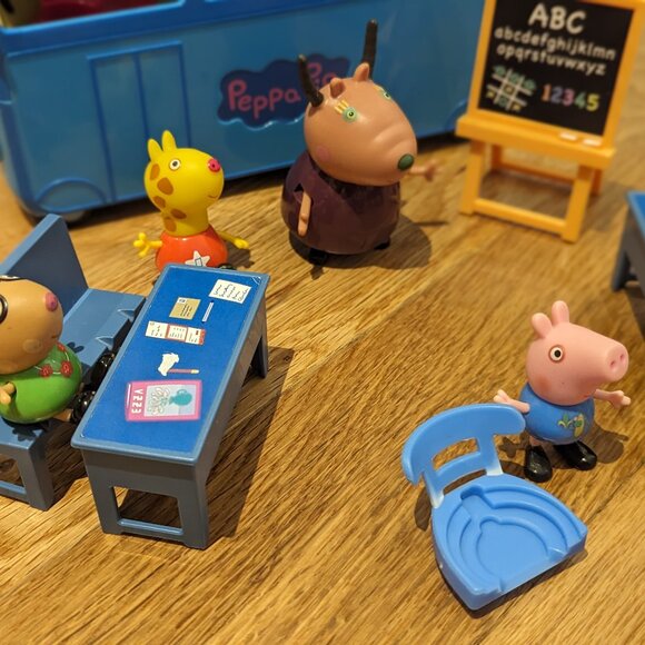 SOLD - Peppa Pig school bus - Picture 3 of 6